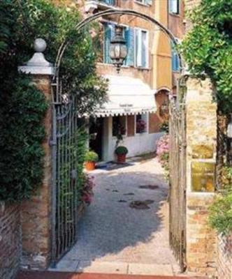 фото отеля Santa Chiara Hotel