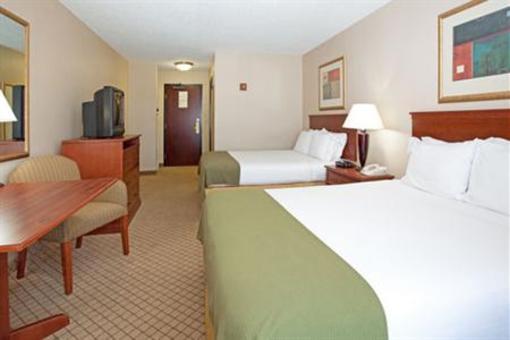 фото отеля Holiday Inn Express Hotel & Suites Garden City