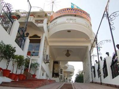 фото отеля Saubhagyam Residency