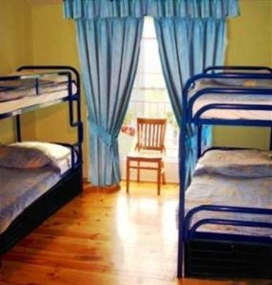 фото отеля Four Courts Hostel