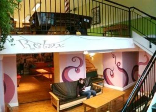 фото отеля Four Courts Hostel