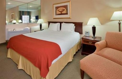 фото отеля Holiday Inn Express Bonner Springs