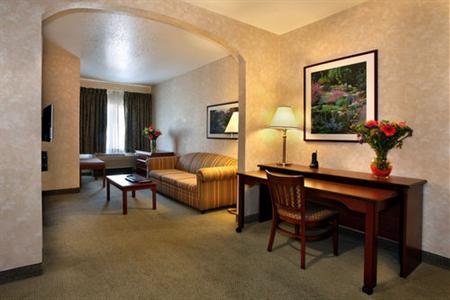фото отеля Prominence Hotel & Suites