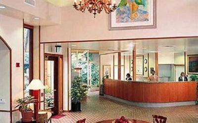 фото отеля Dinah's Garden Hotel