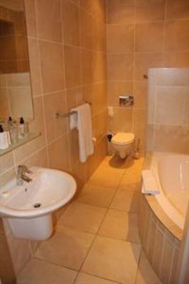 фото отеля Hampton Court Guest Lodge