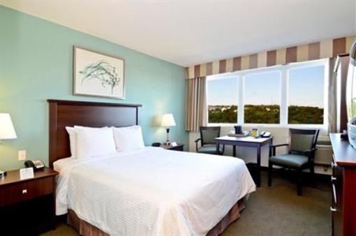 фото отеля BEST WESTERN PLUS Chocolate Lake Hotel