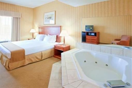 фото отеля Holiday Inn Express Hotel & Suites Woodbridge (Virginia)