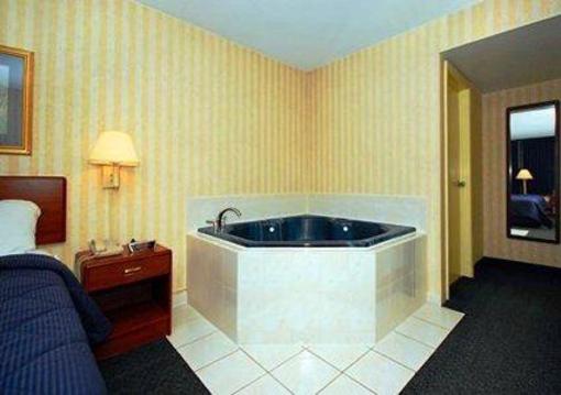 фото отеля Quality Inn Pittsburgh North