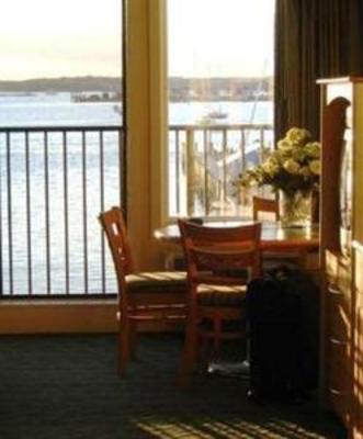 фото отеля Wyndham Inn on the Harbor