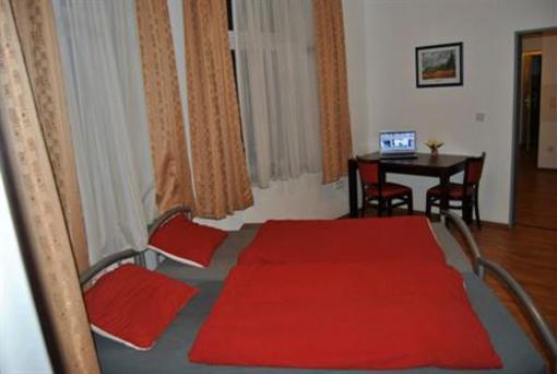 фото отеля Kolnotel Hostel Apart & Suite