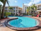 фото отеля Baymont Inn and Suites Tampa Near Busch Gardens USF