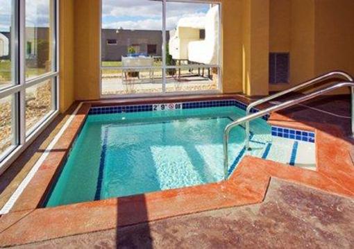 фото отеля Suburban Extended Stay Hotel Cedar Falls