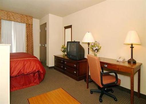 фото отеля Days Inn & Suites Cedar Rapids