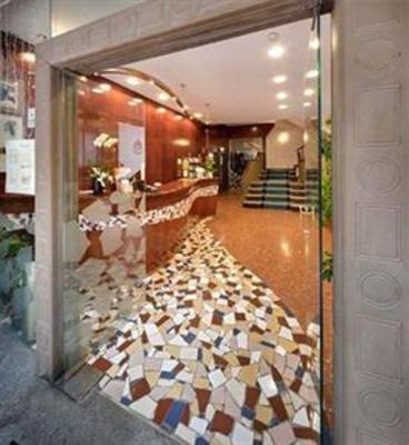 фото отеля Hotel Gaudi Reus