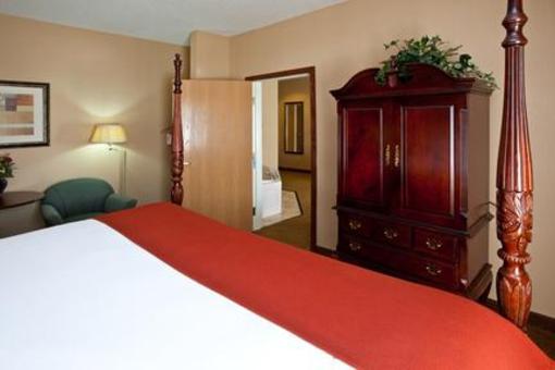 фото отеля Holiday Inn Express Hotel & Suites Sharonville