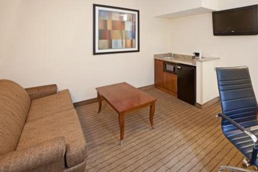фото отеля Holiday Inn Express Hotel & Suites Dallas Park Central Northeast