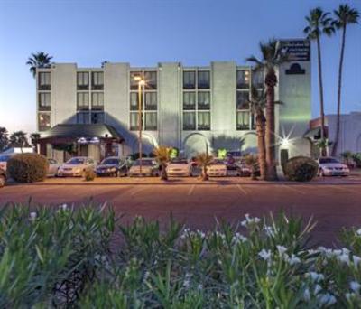 фото отеля Camelback Sahara Hotel