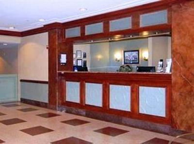 фото отеля The Governor Dinwiddie Hotel & Suites