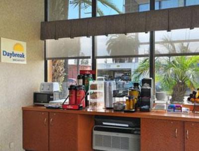 фото отеля Days Inn Airport Center Los Angeles