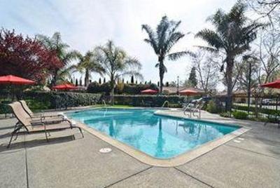 фото отеля University Park Inn and Suites