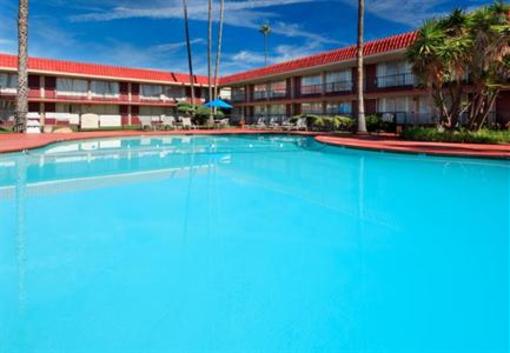 фото отеля Holiday Inn Santa Barbara - Goleta