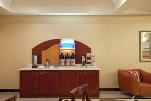 фото отеля Holiday Inn Express Hotel & Suites Los Angeles Airport Hawthorne