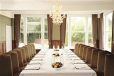 фото отеля Hatton Court Hotel