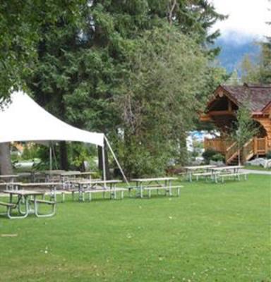 фото отеля Riverside Resort Whistler