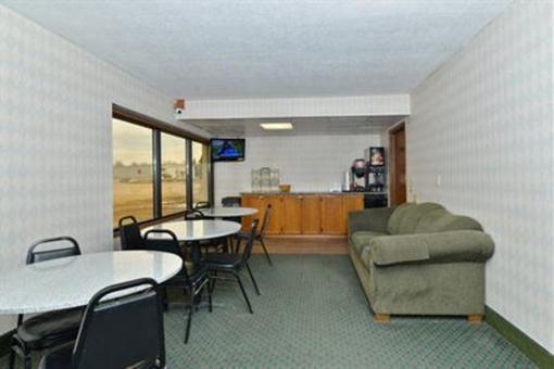 фото отеля Americas Best Value Inn Devils Lake