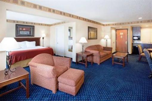 фото отеля Holiday Inn Express Hotel & Suites Cheyenne