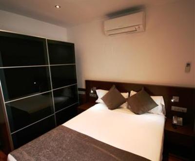 фото отеля Apartamentos Madanis L'Hospitalet de Llobregat