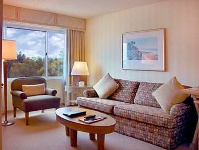 фото отеля DoubleTree Suites by Hilton Santa Monica
