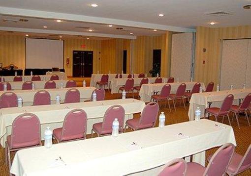 фото отеля Clarion Inn Bradley Airport East Windsor