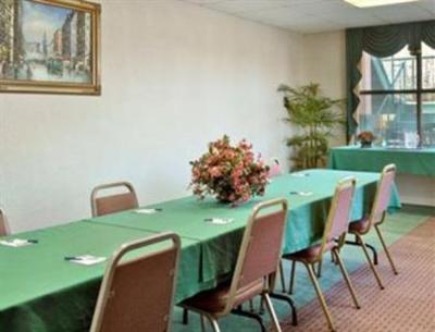 фото отеля Howard Johnson Express Inn & Suites Florence