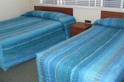 фото отеля Averill Court Motel