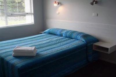 фото отеля Averill Court Motel