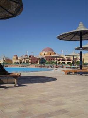 фото отеля Carnelia Beach Resort
