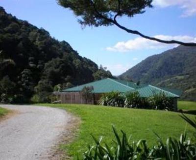 фото отеля Waiotemarama Falls Lodge Hokianga