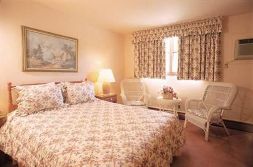 фото отеля Crescent Lodge & Country Inn