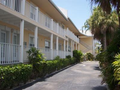 фото отеля Marco Island Lakeside Inn