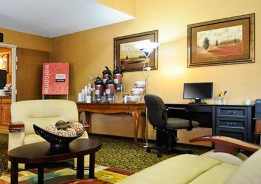 фото отеля Comfort Suites Saint Joseph (Missouri)