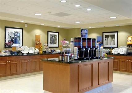 фото отеля Hampton Inn Garden City (New York)