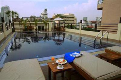 фото отеля Ballys Studio Suites Sukhumvit Bangkok