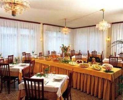 фото отеля Hotel Milano Ile de France