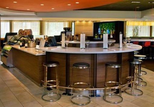 фото отеля Courtyard Newark Liberty International Airport