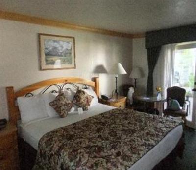 фото отеля BEST WESTERN Plus Timber Cove Lodge