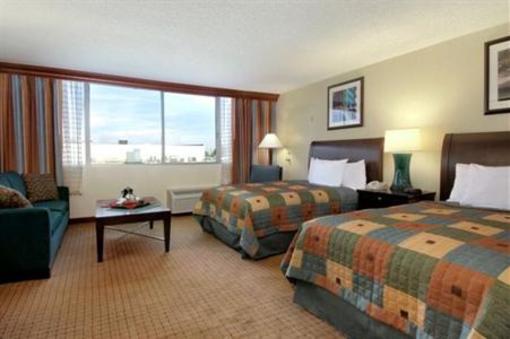 фото отеля DoubleTree by Hilton Hotel Denver - Stapleton North