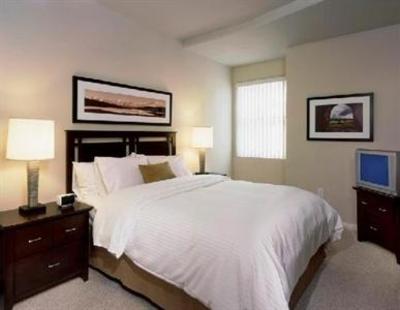 фото отеля Oakwood Apartments at Fox Ridge Longmont