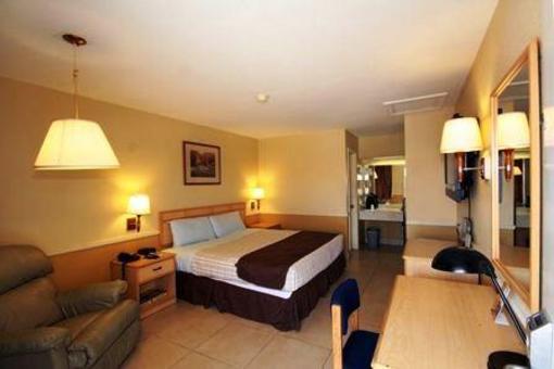 фото отеля Edinburg Executive Inn