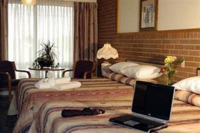 фото отеля Du Chevalier Motel & Suites